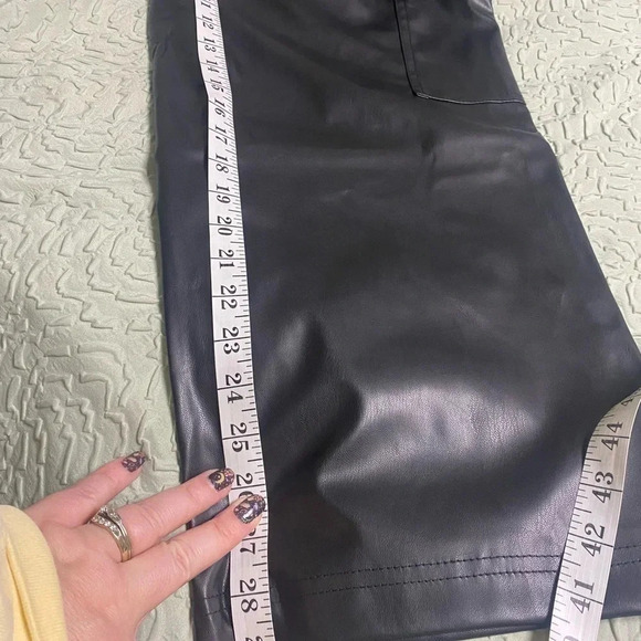 Almost Famous Black Polyurethane Cargo Pants NWOT Size Large L High Rise - Picture 6 of 8